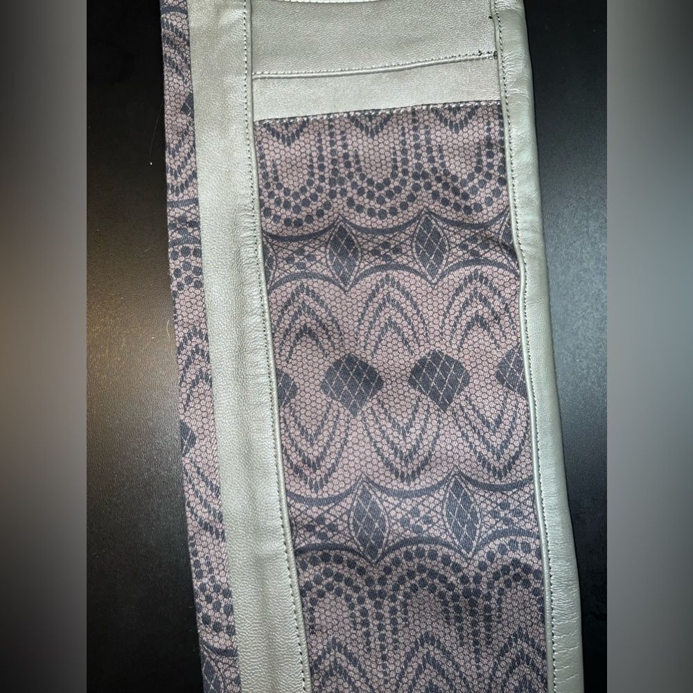 Genetic Denim Olive Sadie Jeans With Faux Leather Details Size 26 NWOT - Picture 2 of 11
